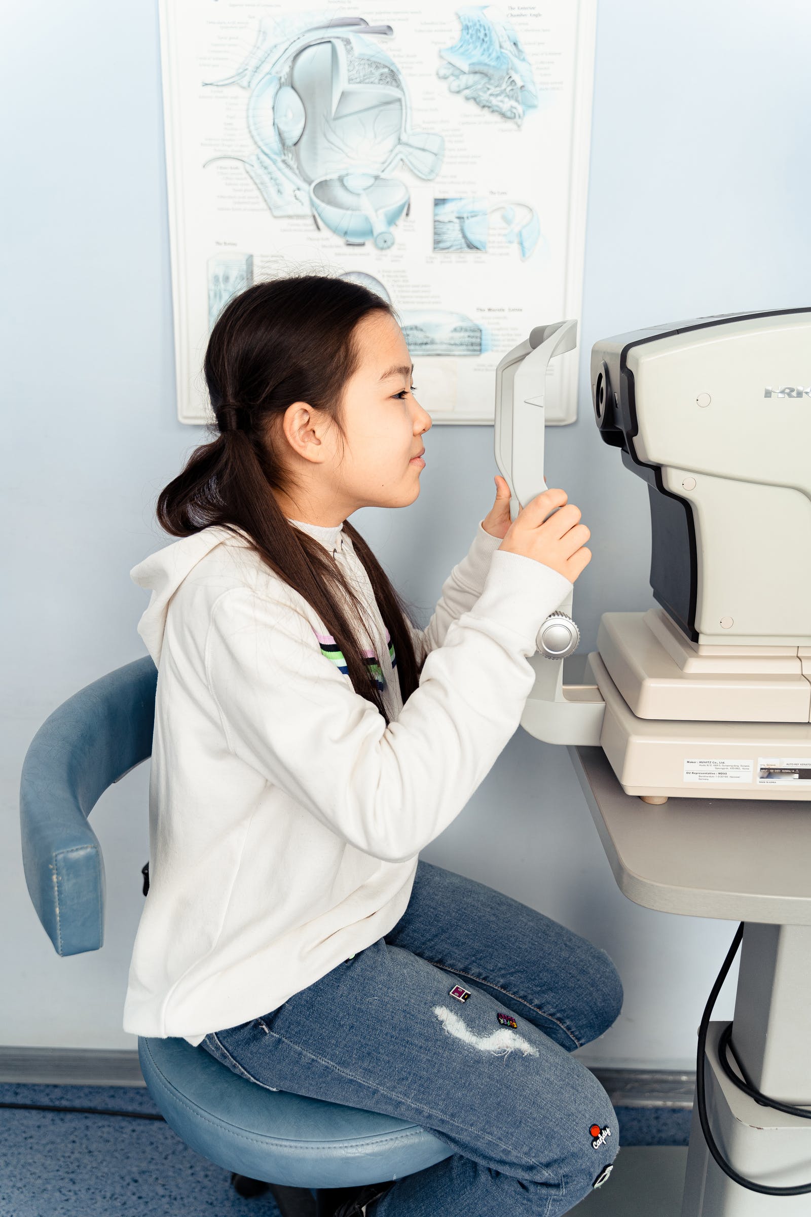 眼睑异物感：原因与科学处理方法全解析