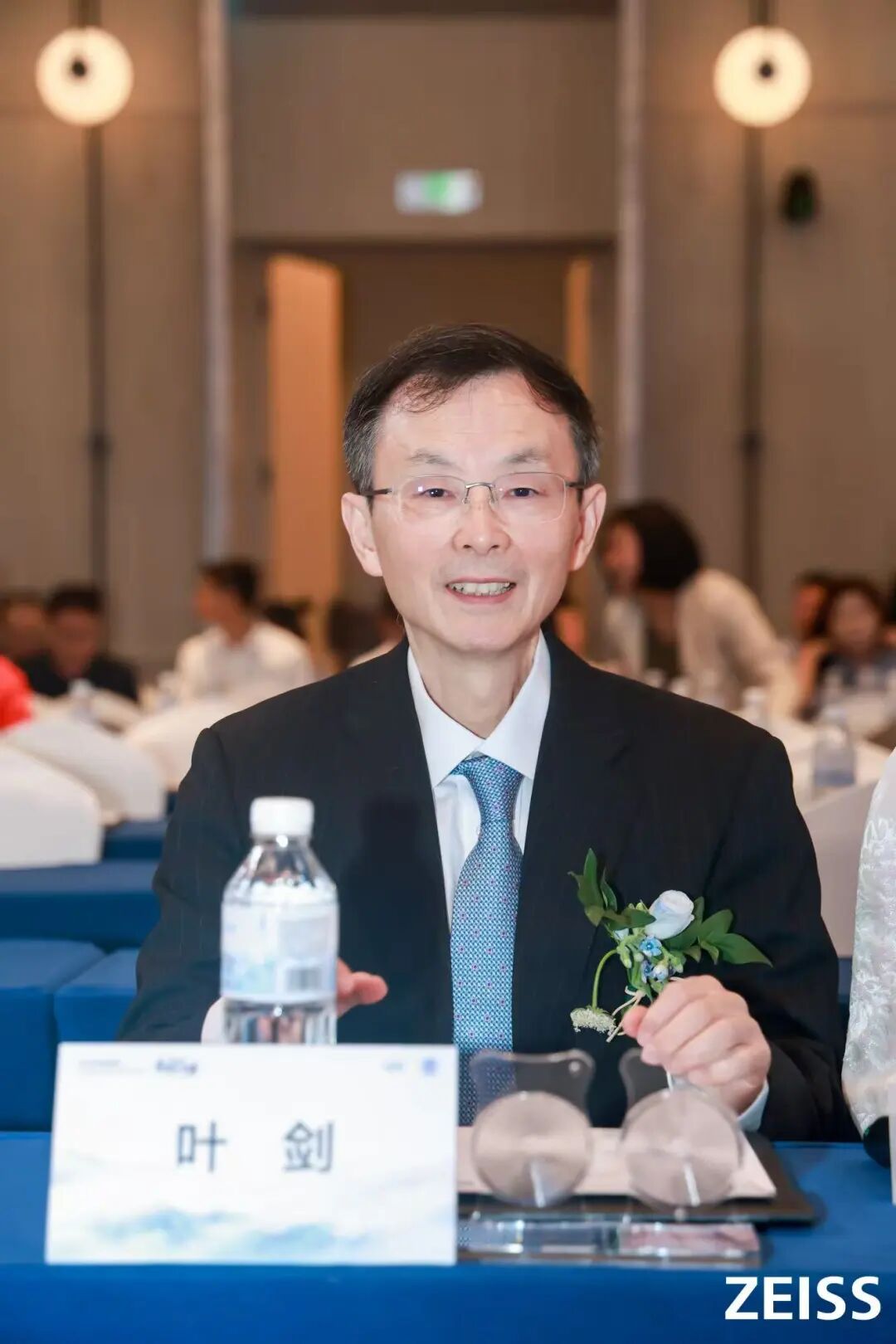 渝州眼科首席特聘教授叶剑教授受邀担任本次总决赛点评嘉宾
