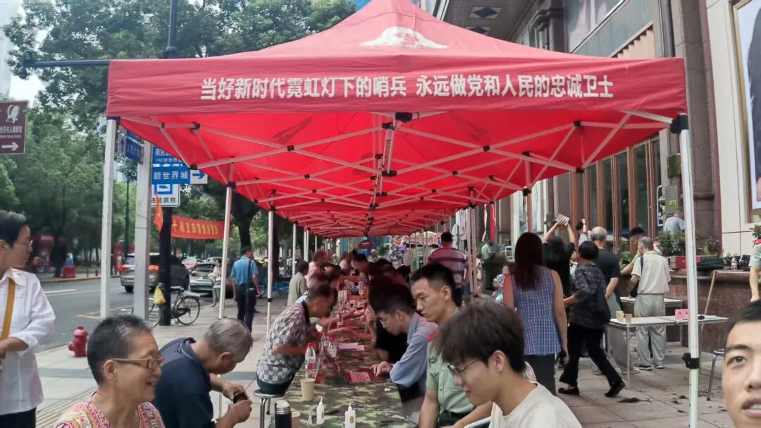 上海大学附属上海和平眼科医院“光明使者”志愿服务队