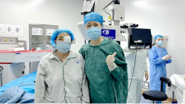 （图源：齐主任和母亲合影图）