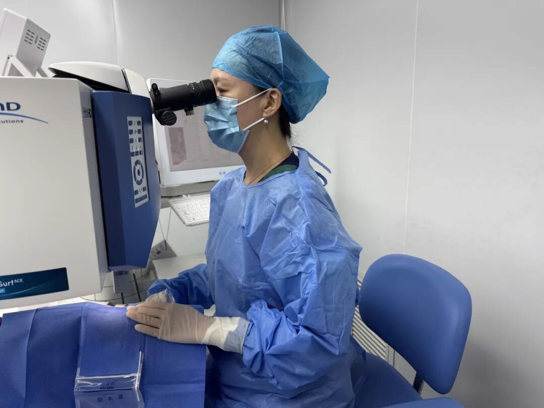 大连华厦眼科医院成功完成大连首例“迈可视”优化老视矫正手术