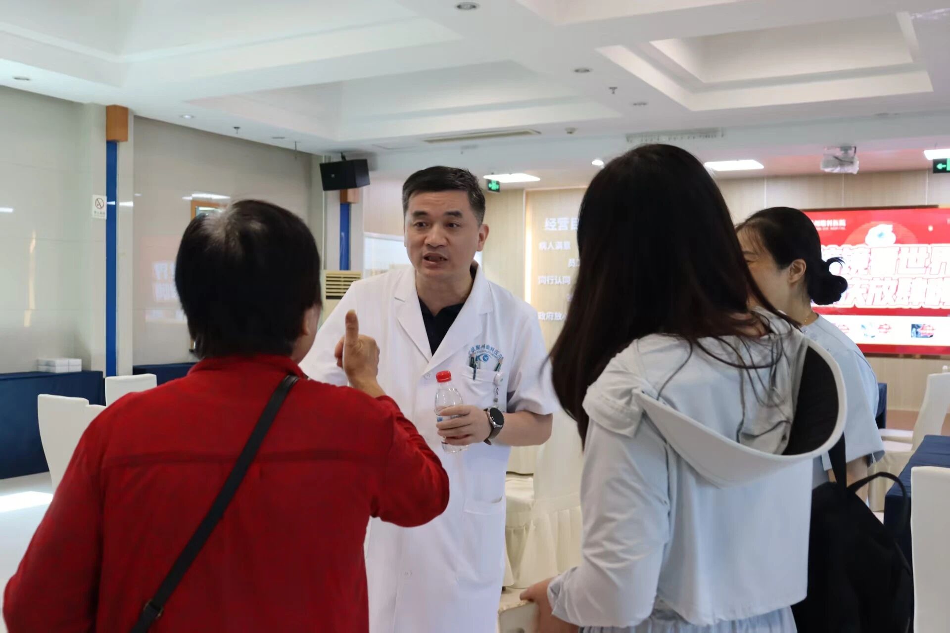 屈光专家黄旭院长带来近视手术科普分享