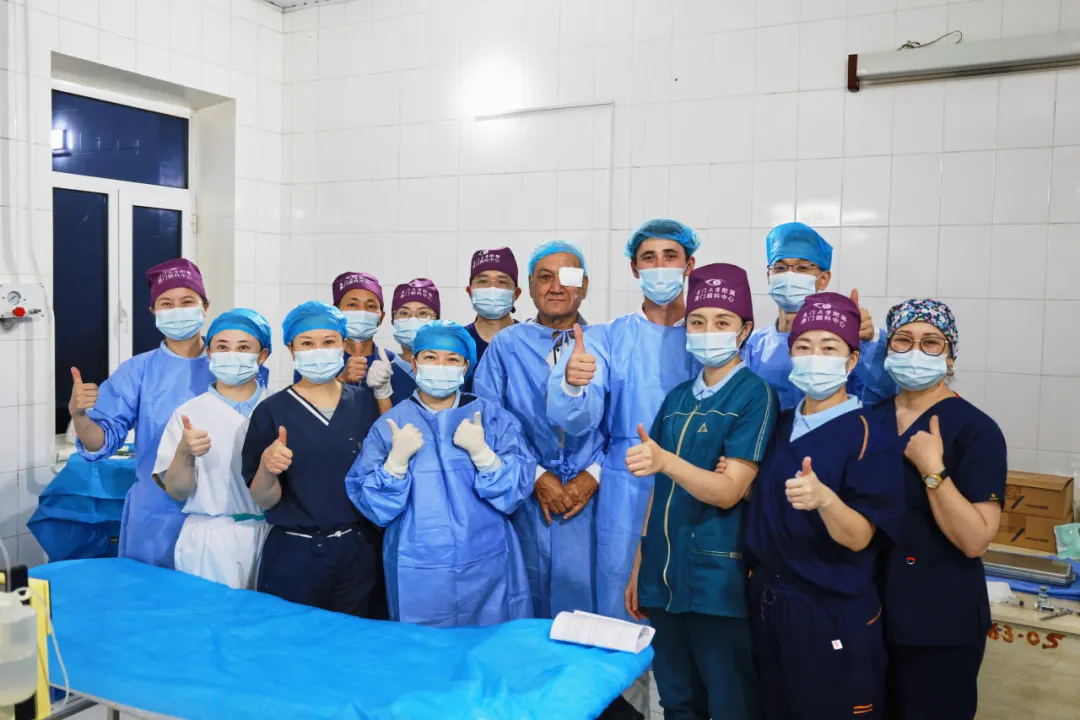 △华厦眼科国际医疗队顺利完成乌兹别克斯坦光明行任务