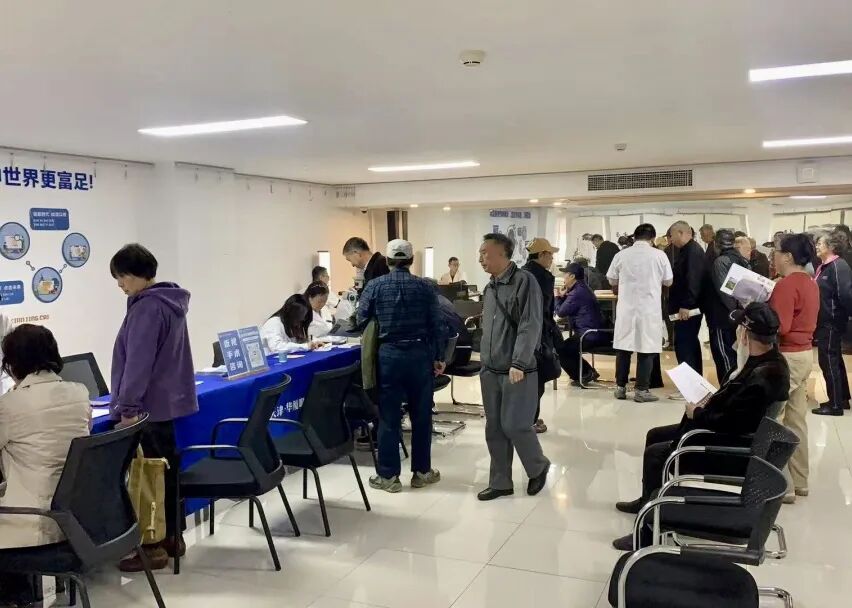 关爱眼健康,情暖军休干部