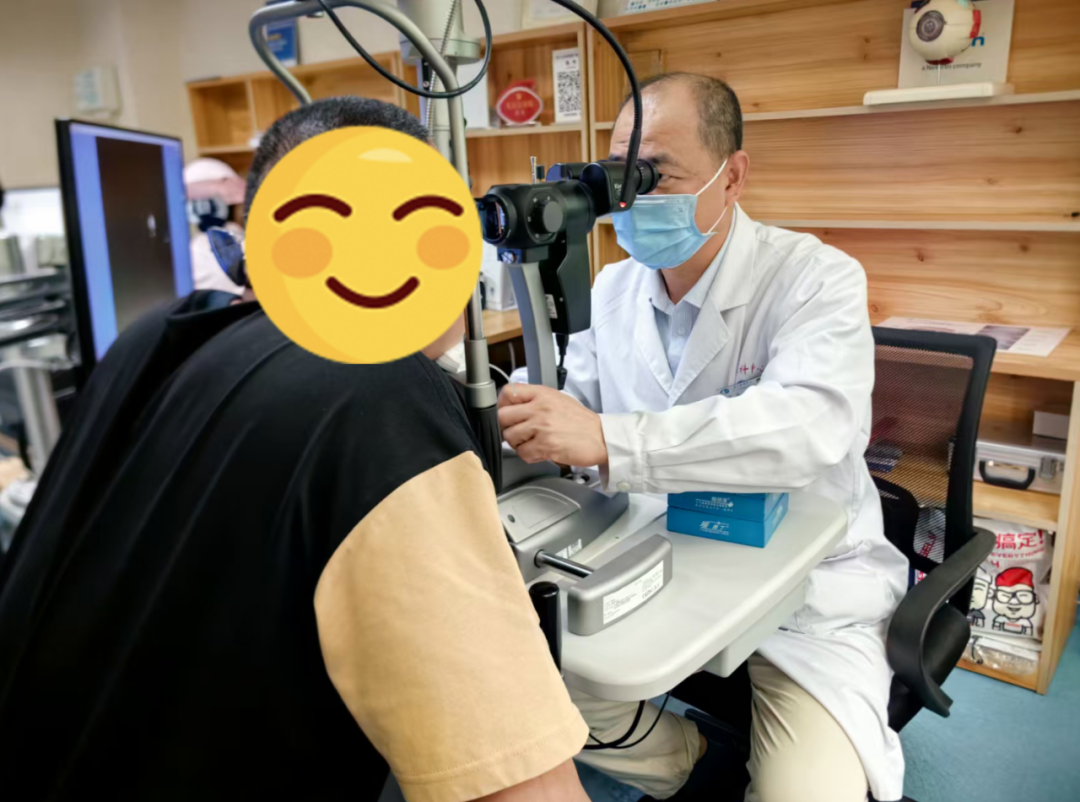 厦门眼科中心|39岁男子常年使用痛风药，竟招来白内障？医生：都是这个习惯害了他！