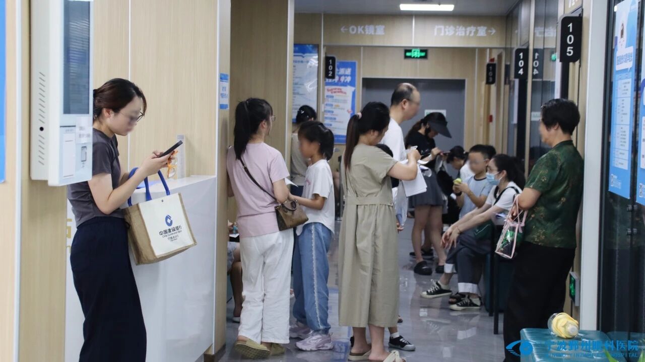 周艳主任在青少年近视诊疗领域的专业服务获得了家长和孩子的广泛认可