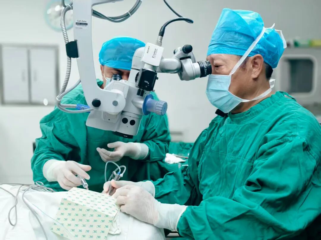 名医坐诊！合肥华厦名人眼科医院飞秒白内障手术资质认证暨老视门诊挂牌仪式圆满完成