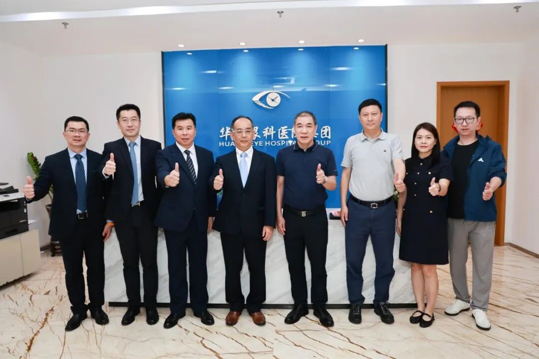 尼德克公司中国总经理长谷川浩司一行莅临华厦眼科参访交