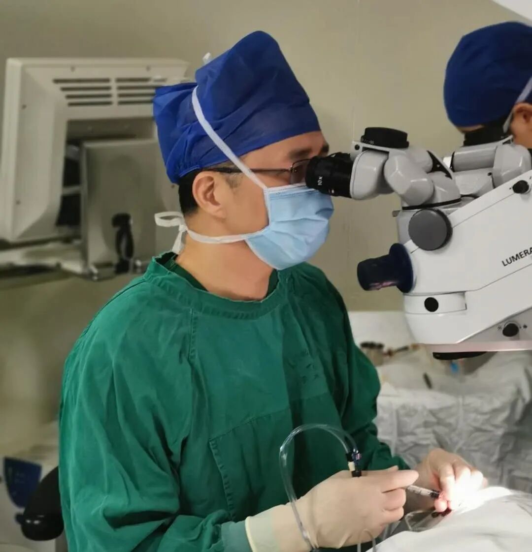 毛祖红主任为孙阿姨量眼定制了当前主流的飞秒激光白内障手术方案