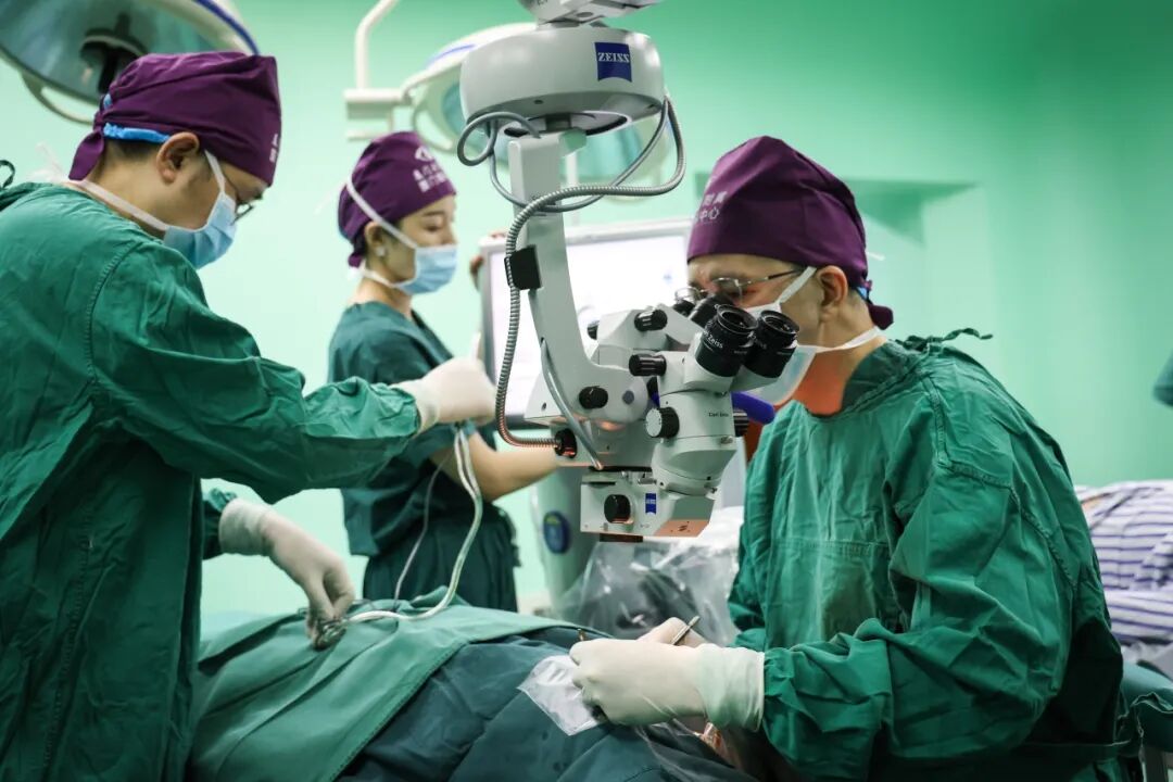 多次参与“光明行”等公益项目