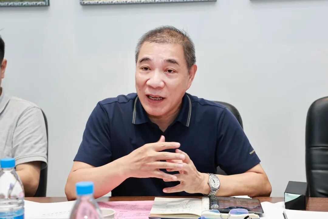 集团领导陈凤国代表华厦眼科对长谷川总经理一行的到来致以欢迎并表示