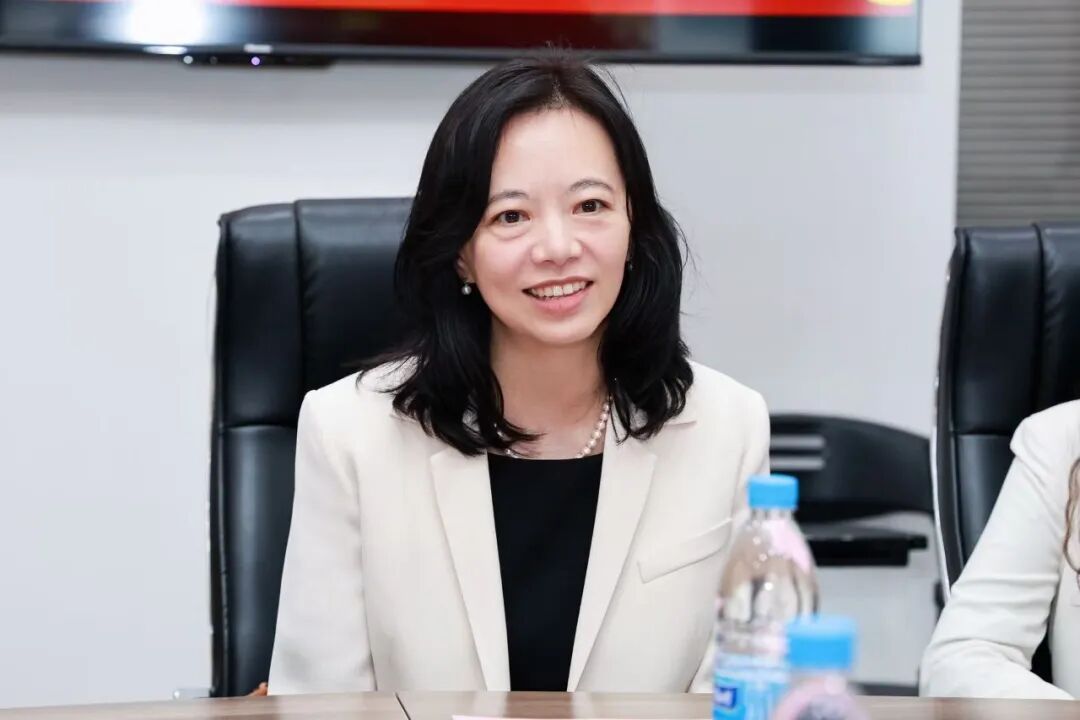 共绘屈光发展新未来 | STAAR Surgical亚太区负责人一行参访华厦眼科