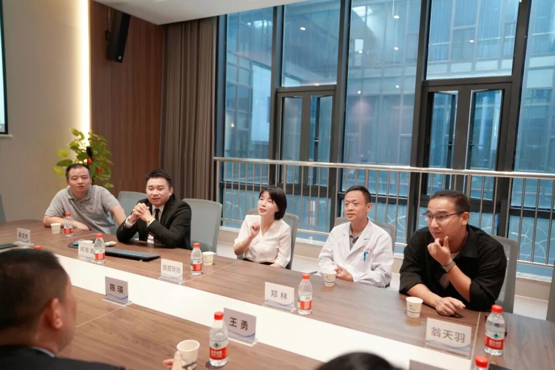 STAAR亚太区总裁陈瑛女士莅临厦门眼科中心，共拓战略合作新篇章