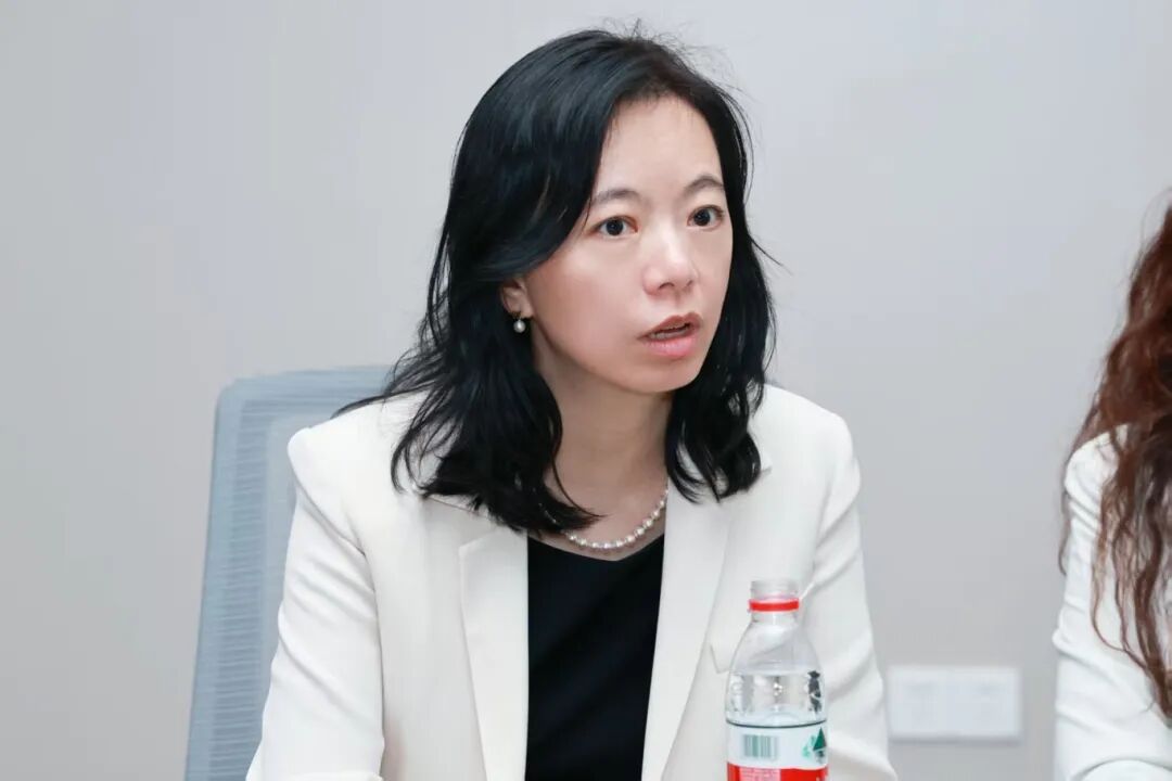 陈瑛女士对厦门眼科中心的热情接待表示感谢