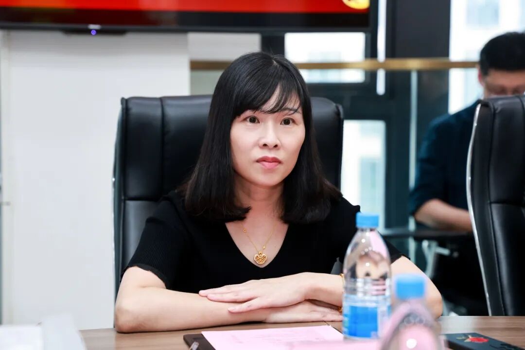 共绘屈光发展新未来 | STAAR Surgical亚太区负责人一行参访华厦眼科