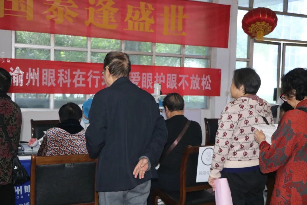 专业的眼部健康检查服务