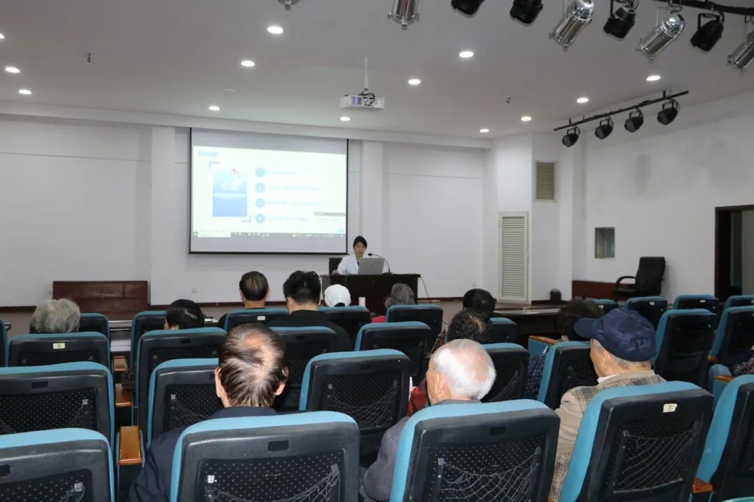 渝州动态集|渝州眼科走进重庆理工大学，为退休教职工送光明