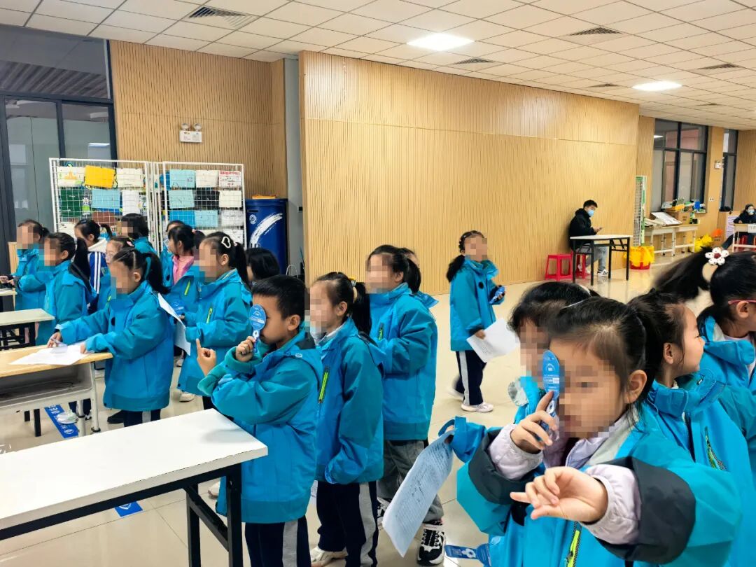 近视防控进校园