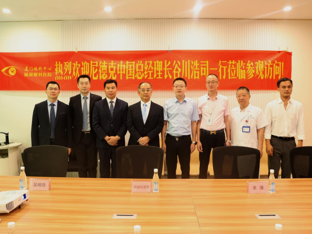 双方互赠礼品，情谊源远流长