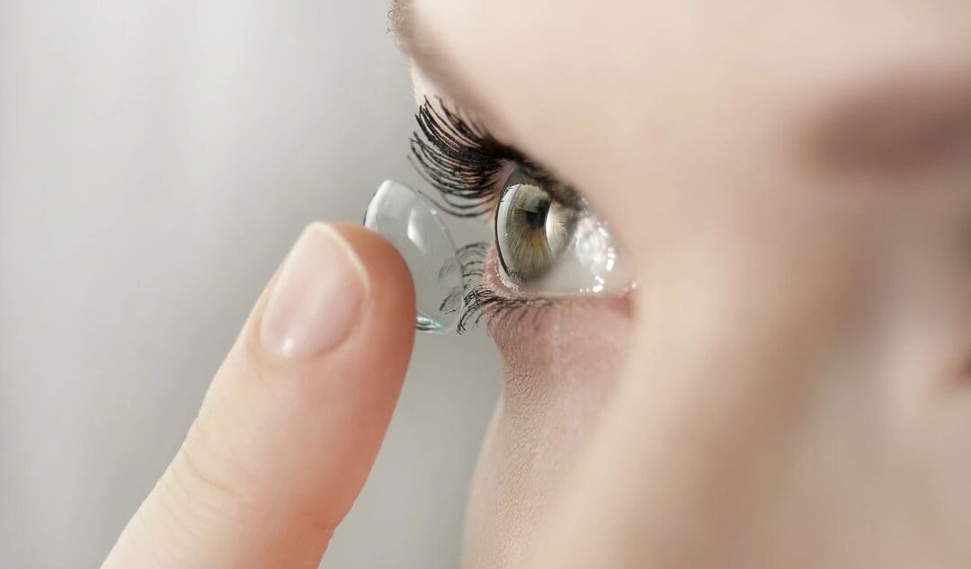 隐形眼镜