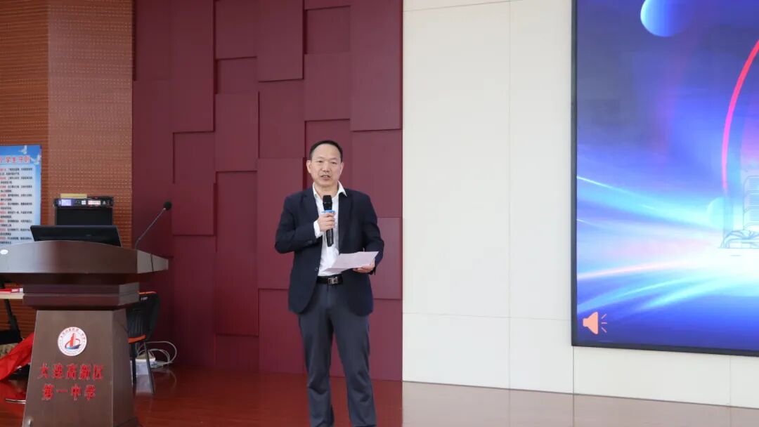 大连华厦眼科医院的陈红云总经理致辞