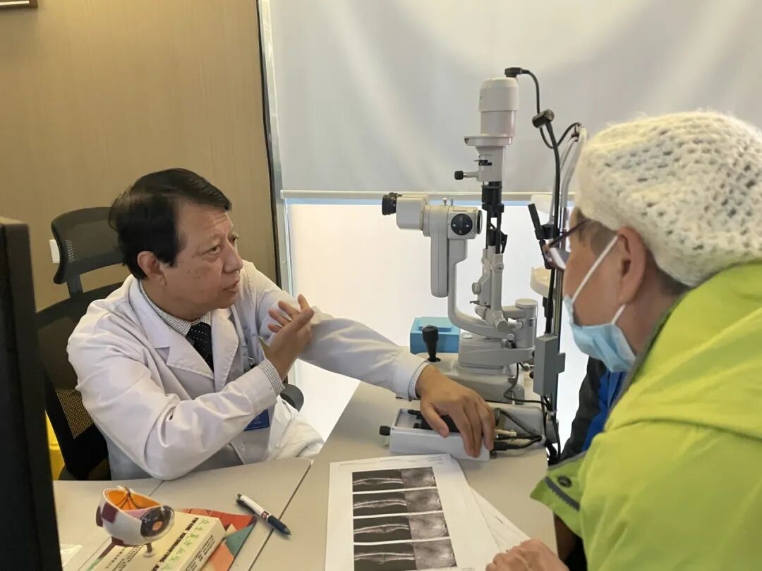 周院长还详细介绍了&ldquo;糖网病&rdquo;的不同分期及对应的治疗手段
