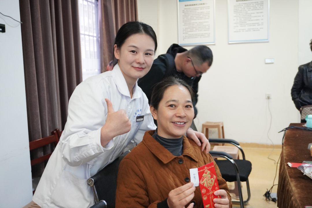 医护人员还通过互动问答的形式,与现场观众进行了热烈交流