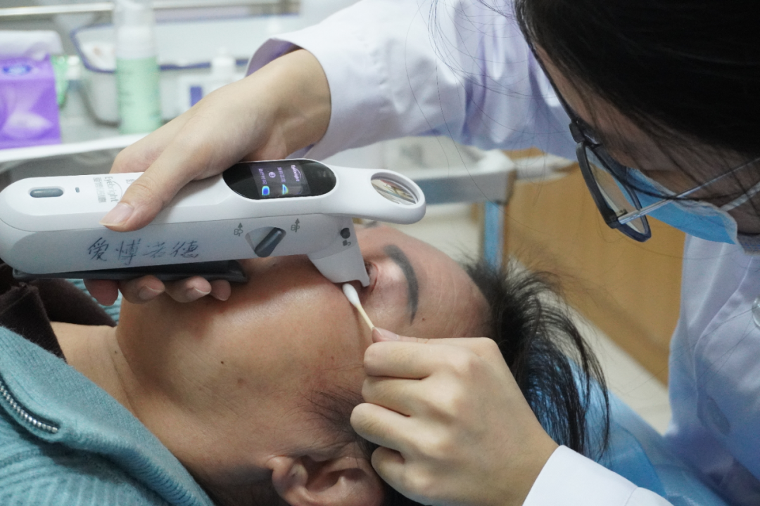 活动后护士带现场各位患者前往了互动体验专区