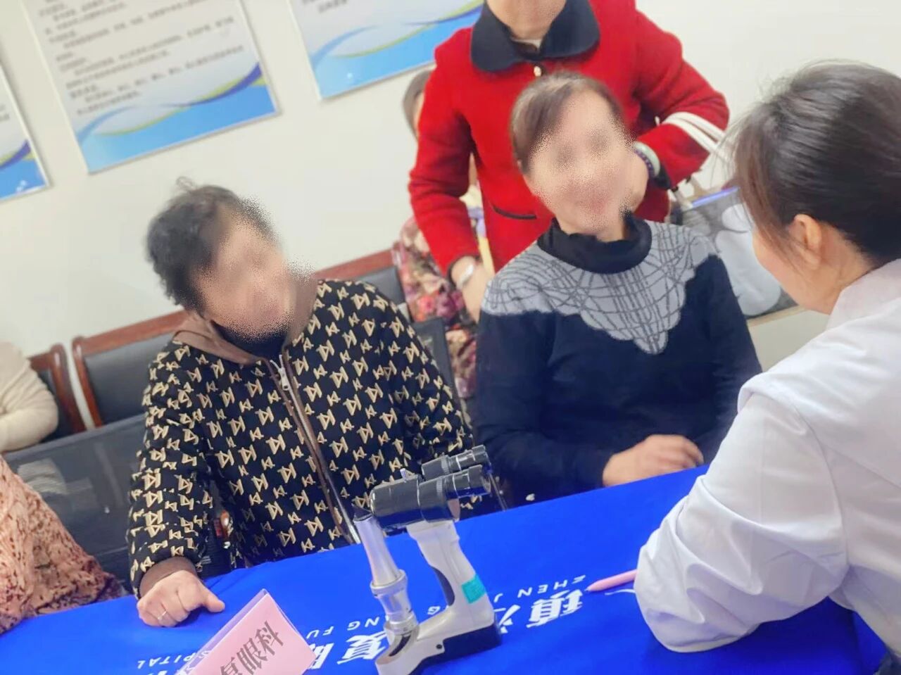   （健康路社区居家养老服务中心义诊）  