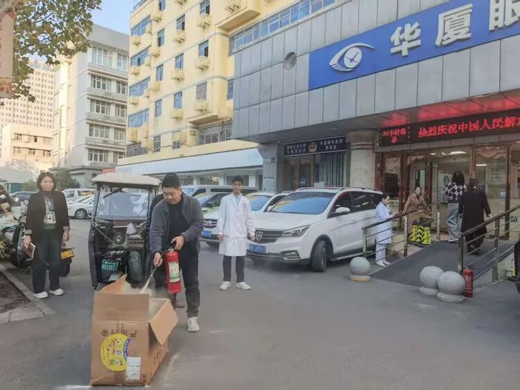 排查结束后组织员工开展灭火器、消防水带、应急照明设备等消防设施实操训练