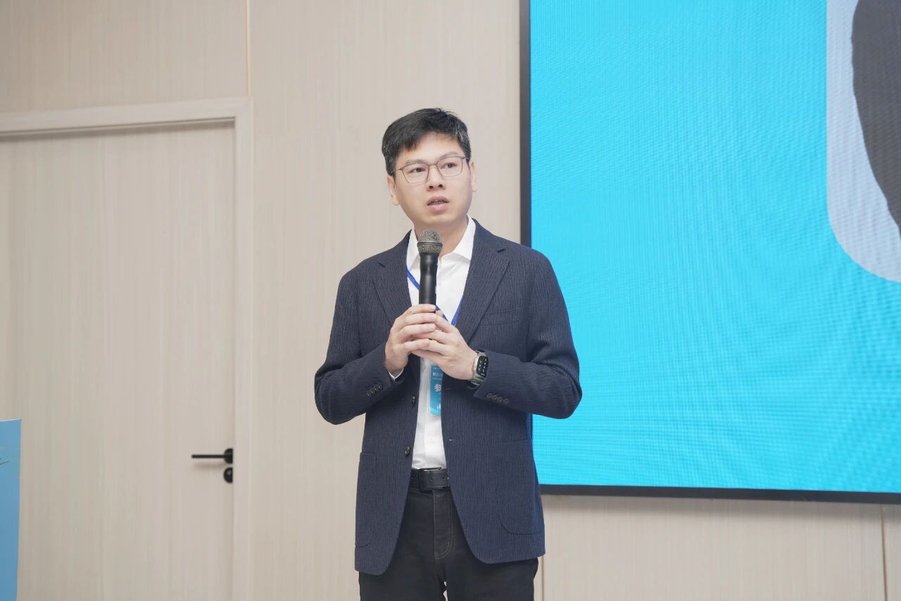 华厦眼科医院集团副总裁张志勇先生