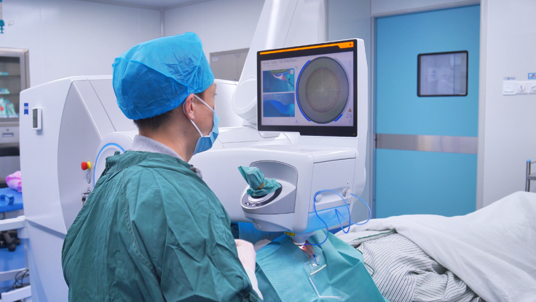 新一代机器人全飞秒VISUMAX 800设备